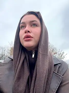 Snapshot of KikiWatson chatting on November 14, 7:23 am KikiWatson online show from November 14, 7:23 am