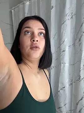 Snapshot of KikiWatson chatting on February 6, 7:59 am KikiWatson online show from February 6, 7:59 am