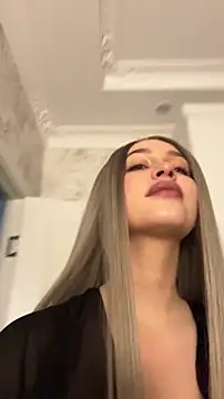 Snapshot of KikiWatson chatting on February 23, 6:19 pm KikiWatson online show from February 23, 6:19 pm