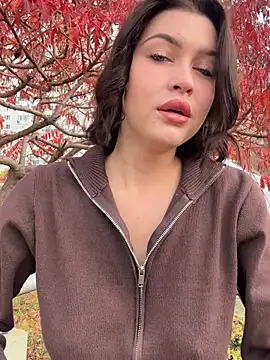 Snapshot of KikiWatson chatting on October 31, 7:16 am KikiWatson online show from October 31, 7:16 am