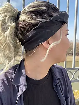 Snapshot of KikiWatson chatting on March 9, 10:19 am KikiWatson online show from March 9, 10:19 am