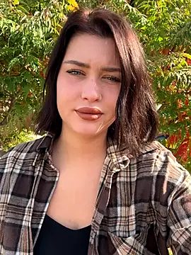 Snapshot of KikiWatson chatting on September 18, 6:05 am KikiWatson online show from September 18, 6:05 am