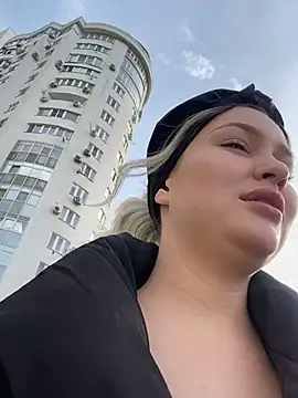 Snapshot of KikiWatson chatting on March 14, 7:15 am KikiWatson online show from March 14, 7:15 am