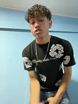 LatinBoysxxx online show from May 18, 8:46 pm