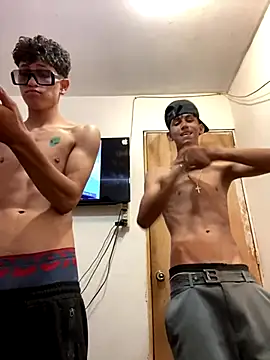 LatinBoysxxx online show from December 6, 1:46 am