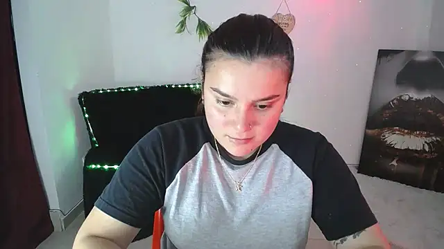 Snapshot of Nika_1_ chatting on February 12, 9:43 pm Nika 1 online show from February 12, 9:43 pm