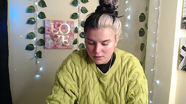 Snapshot of Nika_1_ chatting on February 6, 1:34 am Nika 1 online show from February 6, 1:34 am