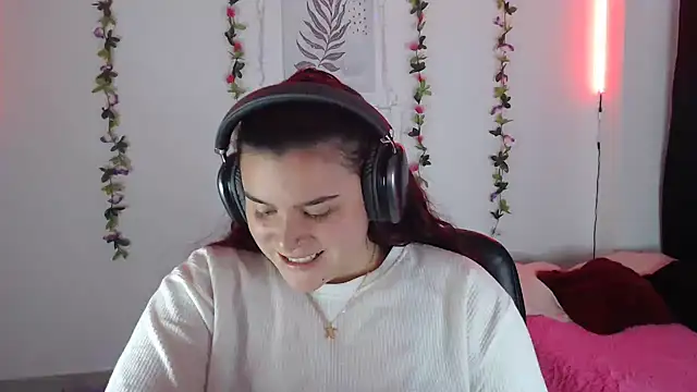 Snapshot of Nika_1_ chatting on February 13, 8:24 pm Nika 1 online show from February 13, 8:24 pm