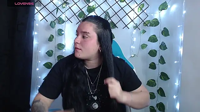 Snapshot of Nika_1_ chatting on June 13, 1:47 am Nika 1 online show from June 13, 1:47 am