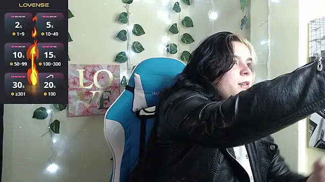 Snapshot of Nika_1_ chatting on February 12, 1:27 am Nika 1 online show from February 12, 1:27 am