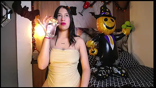 Snapshot of hera_divine chatting on October 20, 9:04 pm hera divine online show from October 20, 9:04 pm