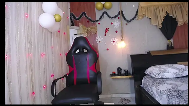 Snapshot of hera_divine chatting on December 15, 11:10 pm hera divine online show from December 15, 11:10 pm