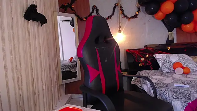 Snapshot of hera_divine chatting on October 31, 10:27 pm hera divine online show from October 31, 10:27 pm