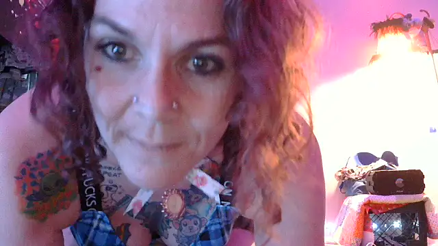 Snapshot of thatonespicychick chatting on February 2, 1:12 am thatonespicychick online show from February 2, 1:12 am