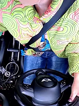 thatonespicychick online show from December 19, 2:41 pm