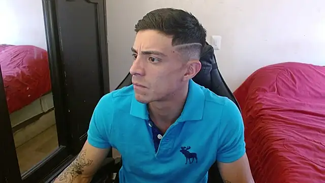 Snapshot of kv___xxx_ chatting on October 3, 5:25 pm kv   xxx  online show from October 3, 5:25 pm