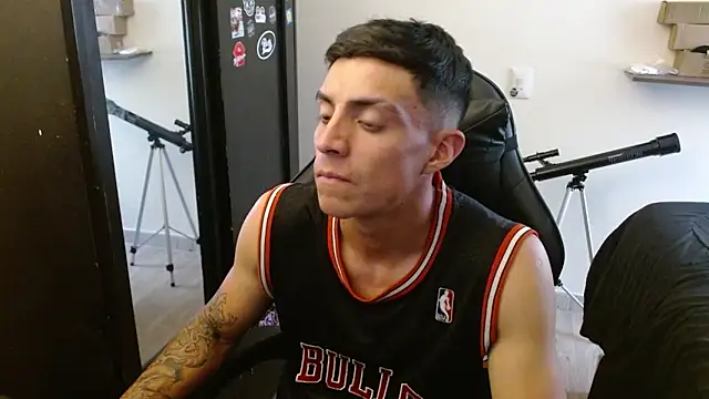 kv   xxx  online show from April 12, 6:00 pm