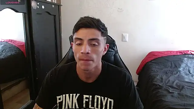 Snapshot of kv___xxx_ chatting on September 11, 7:36 pm kv   xxx  online show from September 11, 7:36 pm