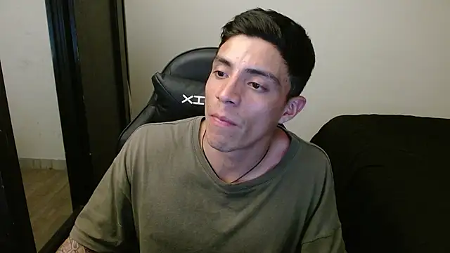 Snapshot of kv___xxx_ chatting on October 26, 1:39 am kv   xxx  online show from October 26, 1:39 am