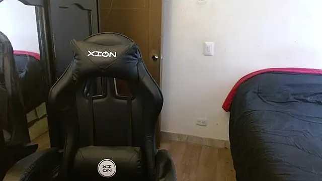 Snapshot of kv___xxx_ chatting on September 25, 4:13 pm kv   xxx  online show from September 25, 4:13 pm