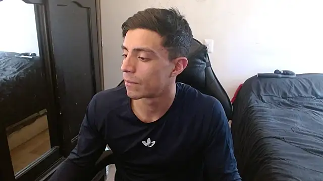 Snapshot of kv___xxx_ chatting on September 30, 8:04 pm kv   xxx  online show from September 30, 8:04 pm