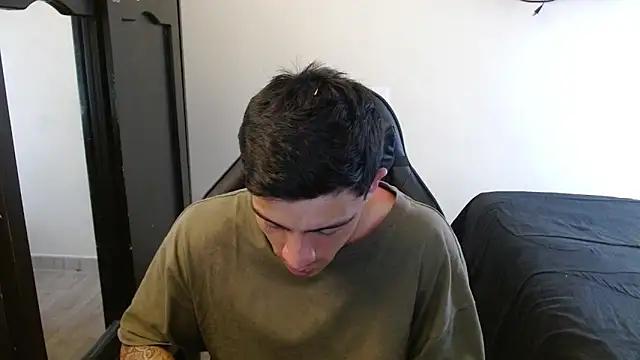 Snapshot of kv___xxx_ chatting on October 26, 4:51 pm kv   xxx  online show from October 26, 4:51 pm