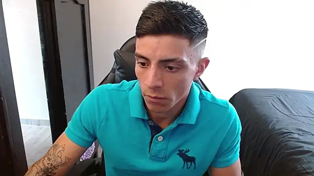 Snapshot of kv___xxx_ chatting on October 28, 3:44 pm kv   xxx  online show from October 28, 3:44 pm