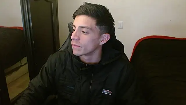 Snapshot of kv___xxx_ chatting on September 24, 3:46 am kv   xxx  online show from September 24, 3:46 am