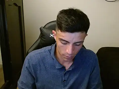 Snapshot of kv___xxx_ chatting on October 29, 11:03 pm kv   xxx  online show from October 29, 11:03 pm