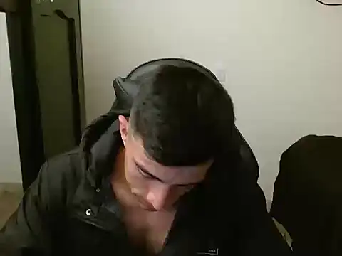 Snapshot of kv___xxx_ chatting on October 29, 4:11 am kv   xxx  online show from October 29, 4:11 am