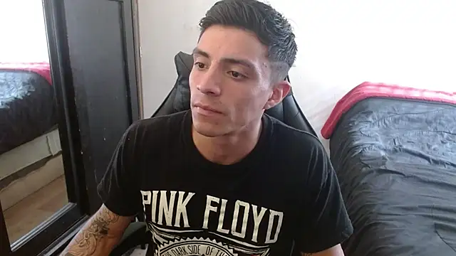 Snapshot of kv___xxx_ chatting on September 19, 8:24 pm kv   xxx  online show from September 19, 8:24 pm