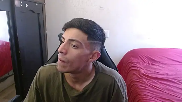 Snapshot of kv___xxx_ chatting on October 4, 5:03 pm kv   xxx  online show from October 4, 5:03 pm