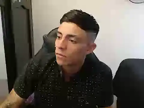 Snapshot of kv___xxx_ chatting on October 30, 4:37 pm kv   xxx  online show from October 30, 4:37 pm