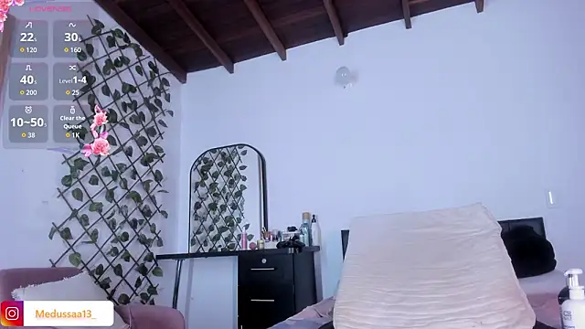 medussa13  online show from March 21, 12:09 pm