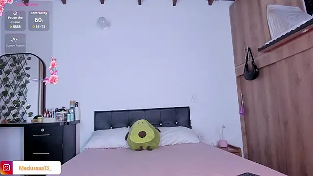 medussa13  online show from March 18, 12:08 pm