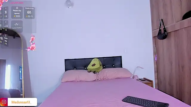 medussa13  online show from February 28, 12:05 pm