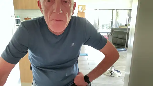 Snapshot of angie-puttana chatting on December 16, 10:25 pm angie-puttana online show from December 16, 10:25 pm