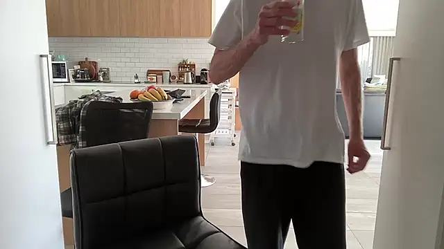 Snapshot of angie-puttana chatting on September 15, 12:33 am angie-puttana online show from September 15, 12:33 am