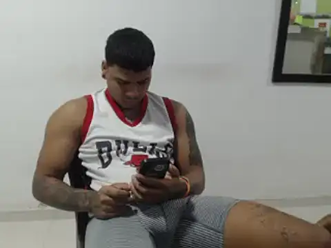 Snapshot of camiloacosta321 chatting on December 4, 10:24 pm camiloacosta321 online show from December 4, 10:24 pm