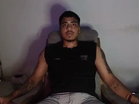 Snapshot of camiloacosta321 chatting on November 5, 4:15 am camiloacosta321 online show from November 5, 4:15 am