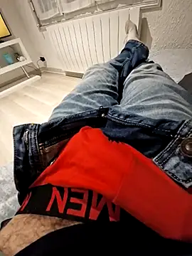 Snapshot of Landryyyyy chatting on February 26, 7:32 pm Landryyyyy online show from February 26, 7:32 pm