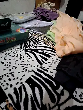 Snapshot of menakshiiikaur chatting on December 8, 9:46 am menakshiiikaur online show from December 8, 9:46 am