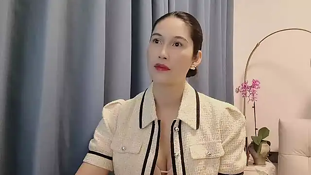 Snapshot of Ccoovss11 chatting on December 13, 12:39 pm Ccoovss11 online show from December 13, 12:39 pm