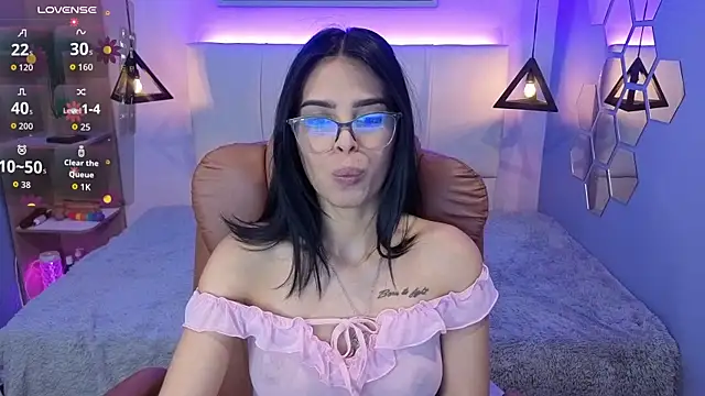 AlessiaVal  online show from October 13, 3:46 pm