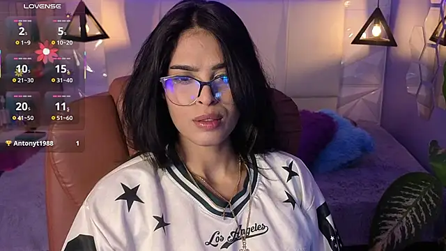 Snapshot of AlessiaVal_ chatting on January 10, 4:02 pm AlessiaVal online show from January 10, 4:02 pm