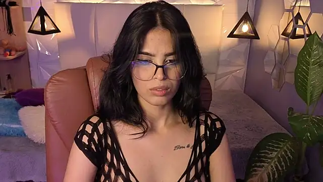 Snapshot of AlessiaVal_ chatting on January 13, 2:21 pm AlessiaVal online show from January 13, 2:21 pm