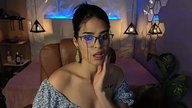 Snapshot of AlessiaVal_ chatting on November 21, 2:27 pm AlessiaVal online show from November 21, 2:27 pm