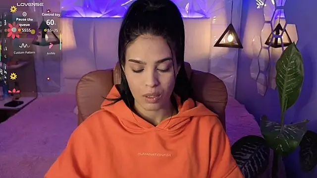 Snapshot of AlessiaVal_ chatting on January 6, 1:59 pm AlessiaVal online show from January 6, 1:59 pm