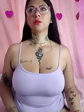 Snapshot of Saloome- chatting on March 5, 1:39 pm Saloome- online show from March 5, 1:39 pm