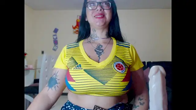 Snapshot of Saloome- chatting on July 3, 11:22 pm Saloome- online show from July 3, 11:22 pm